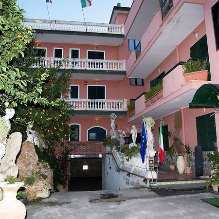 Hotel Sottovento Sant'Egidio del Monte Albino Exteriör bild