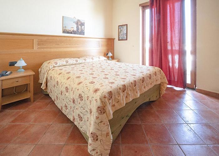 Hotel Sottovento Sant'Egidio del Monte Albino Exteriör bild