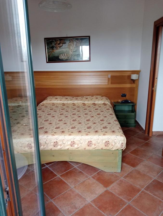Hotel Sottovento Sant'Egidio del Monte Albino Exteriör bild