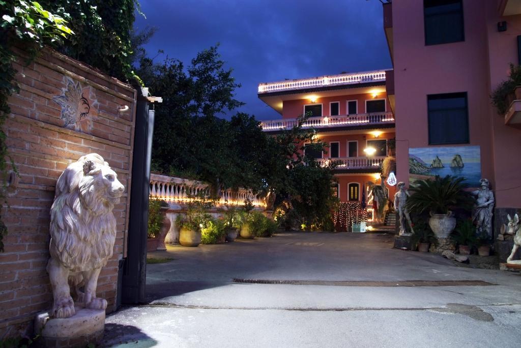 Hotel Sottovento Sant'Egidio del Monte Albino Exteriör bild