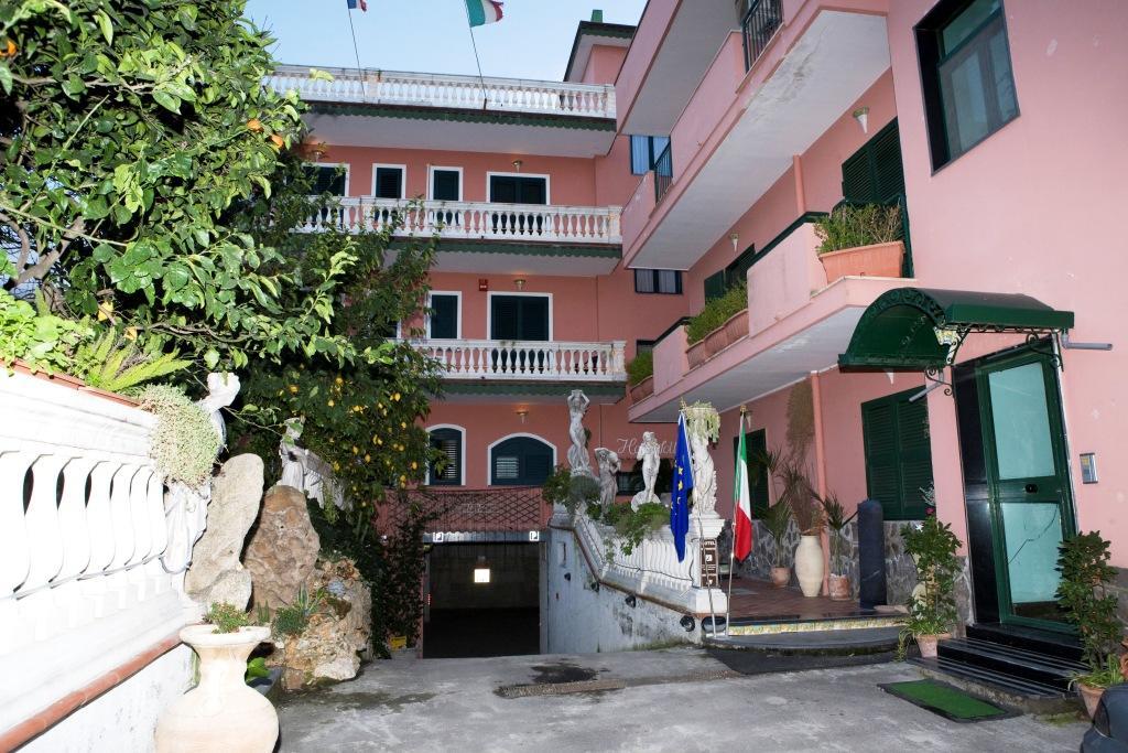 Hotel Sottovento Sant'Egidio del Monte Albino Exteriör bild