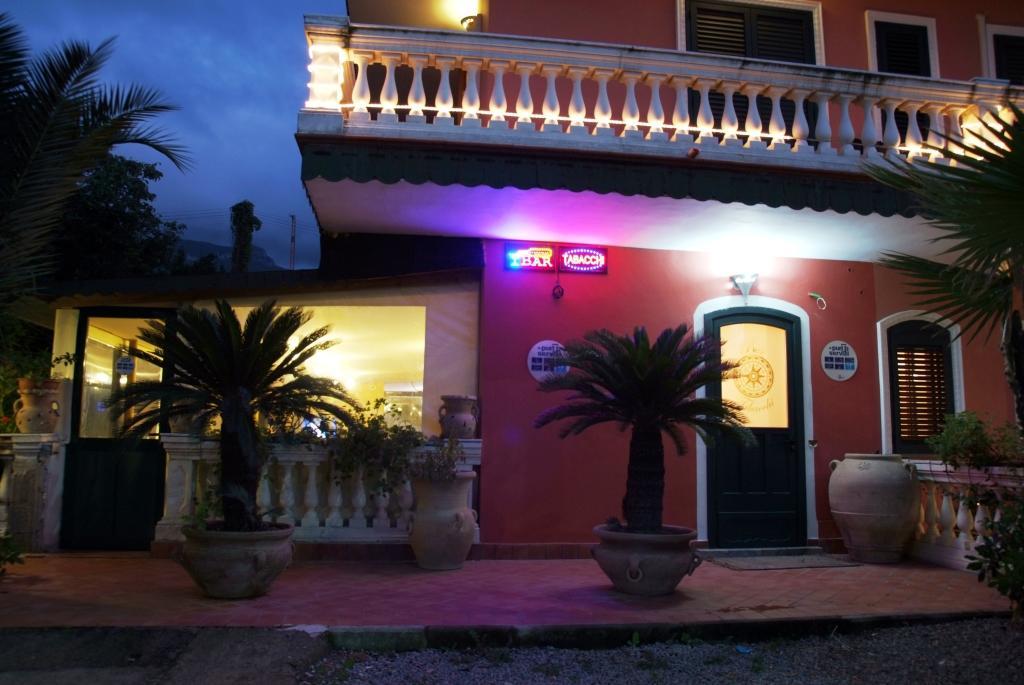 Hotel Sottovento Sant'Egidio del Monte Albino Exteriör bild