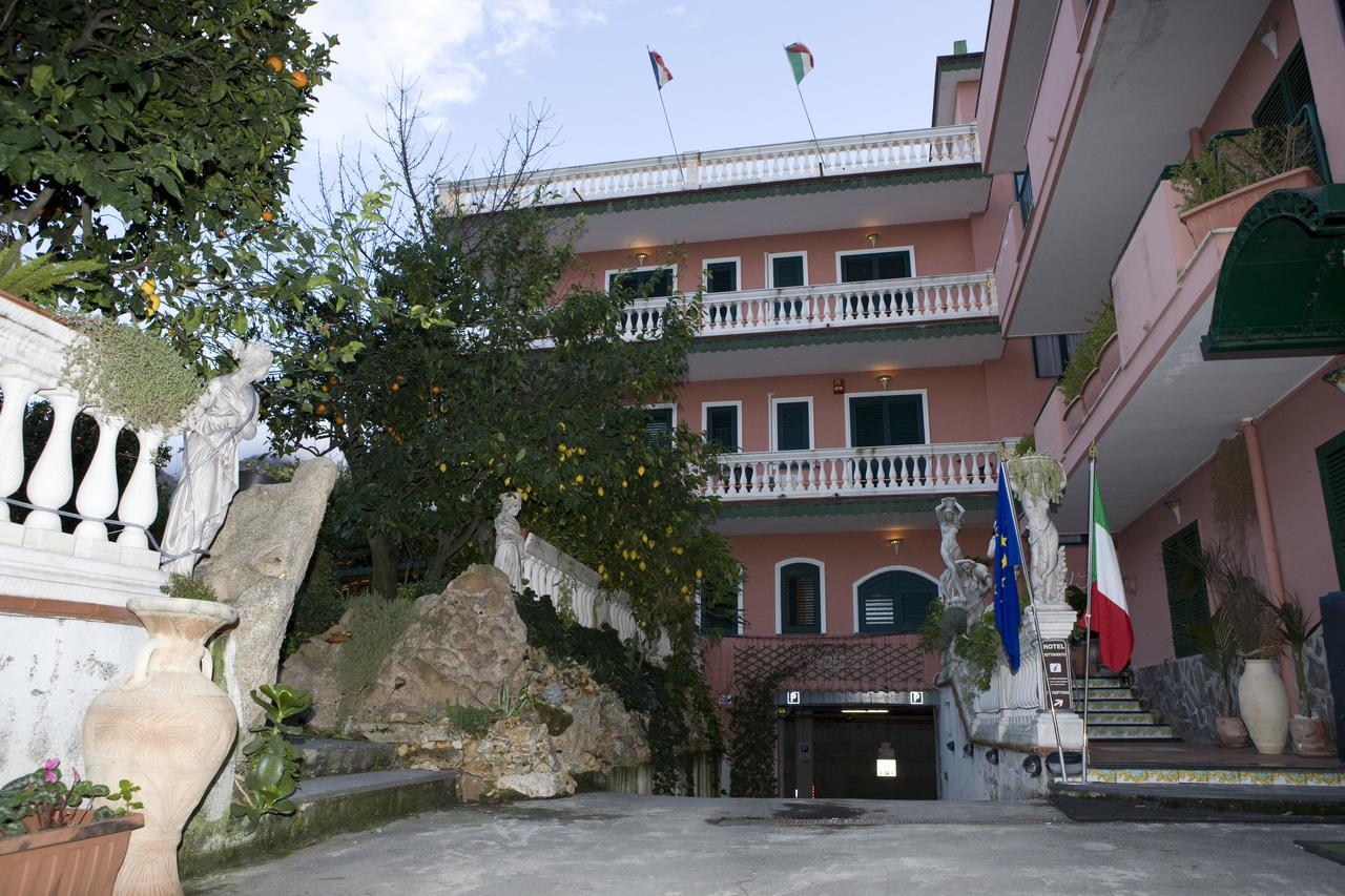 Hotel Sottovento Sant'Egidio del Monte Albino Exteriör bild