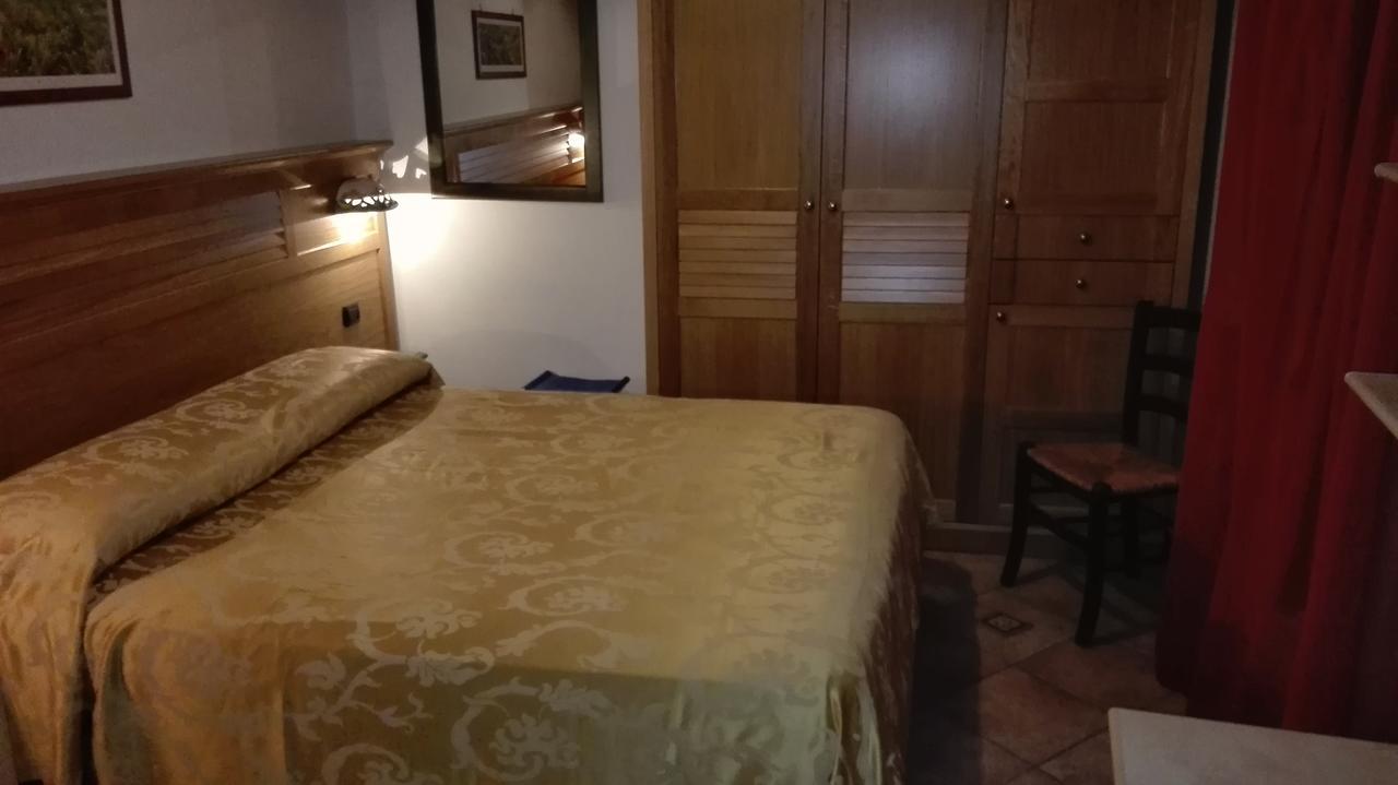 Hotel Sottovento Sant'Egidio del Monte Albino Exteriör bild