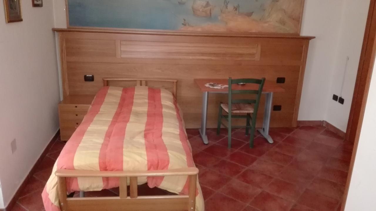 Hotel Sottovento Sant'Egidio del Monte Albino Exteriör bild