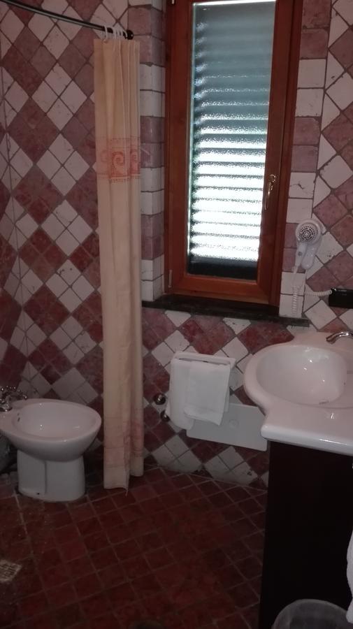 Hotel Sottovento Sant'Egidio del Monte Albino Exteriör bild