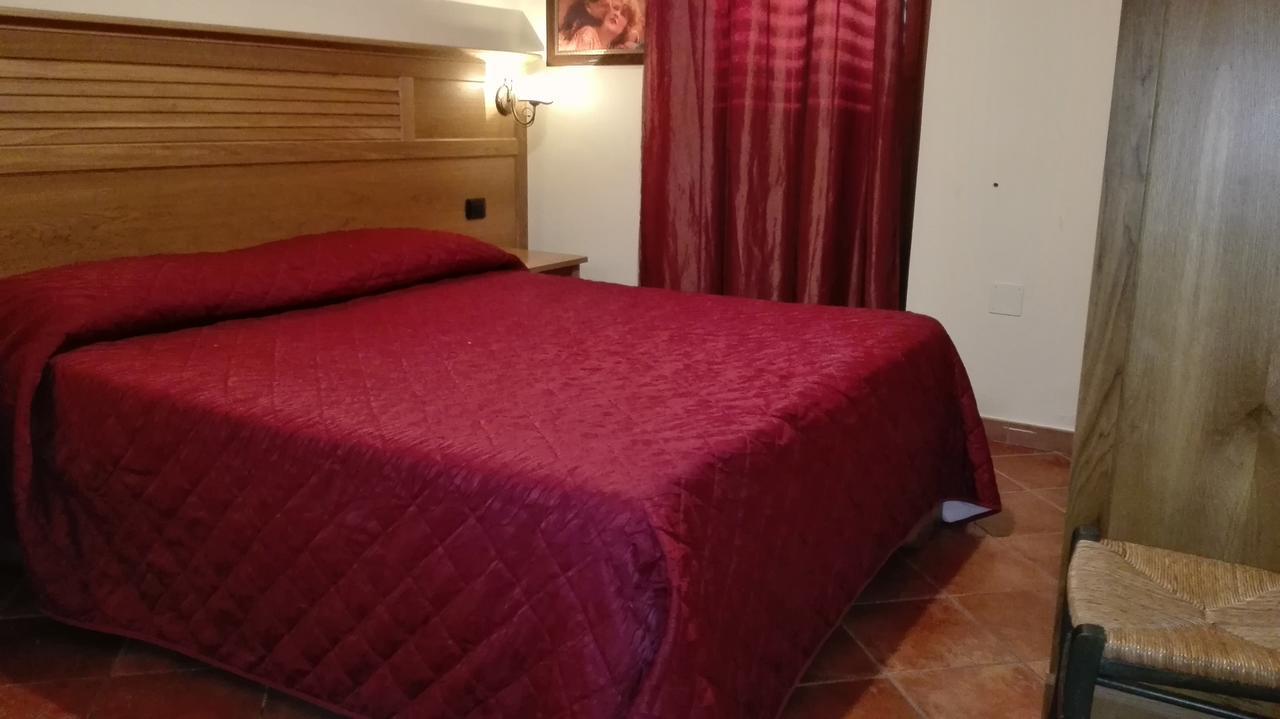 Hotel Sottovento Sant'Egidio del Monte Albino Exteriör bild