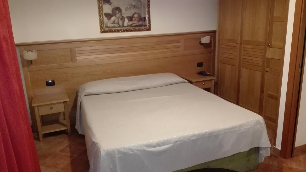 Hotel Sottovento Sant'Egidio del Monte Albino Exteriör bild
